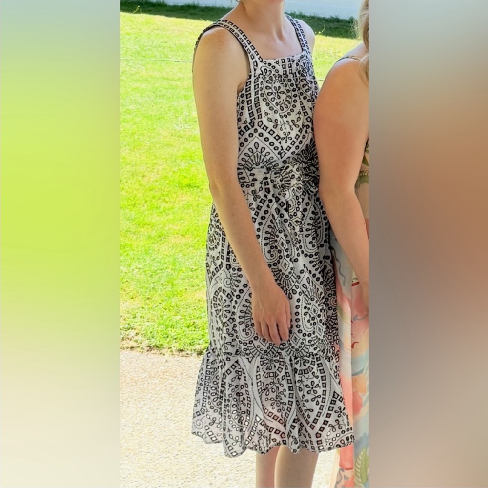 • 3 dresses! • - Picture 7 of 10